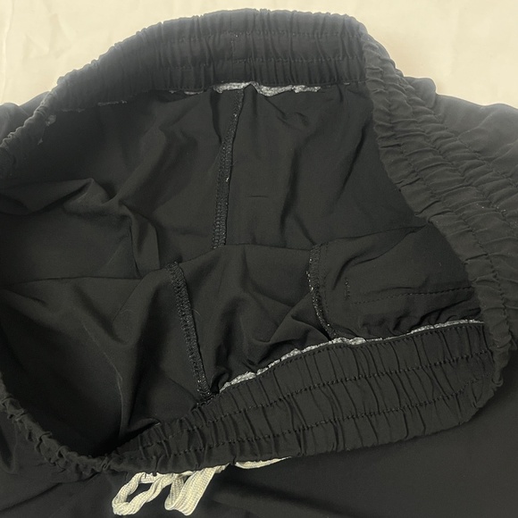 Vuori Clementine Athletic Shorts Sz XL 4” Drawstring Black No Lining - Picture 6 of 11
